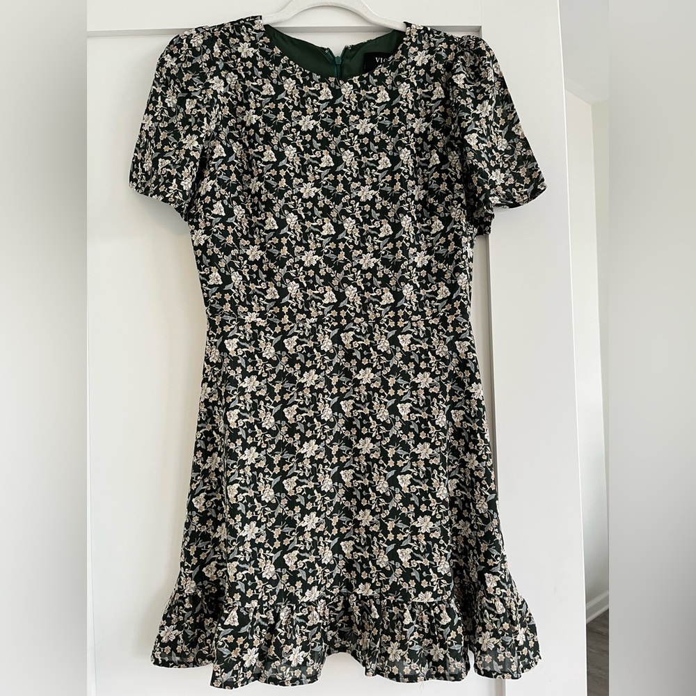NWOT Floral short sleeve VICI dress